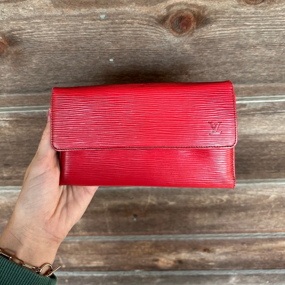 Louis Vuitton Malletier Epi Bifold Leather Wallet